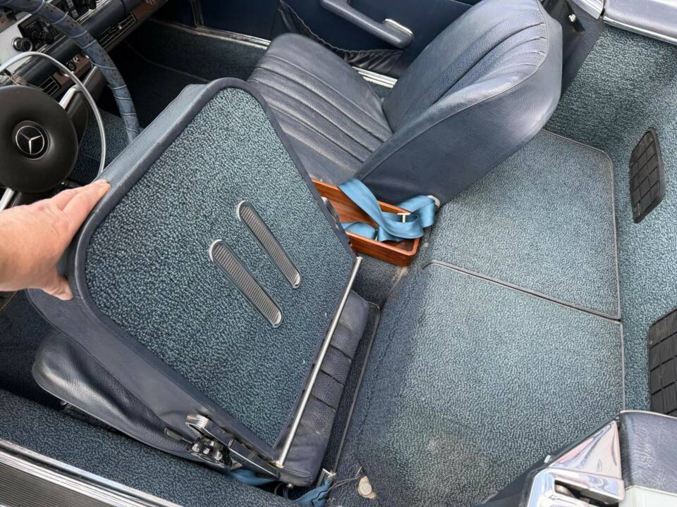 Image 33/50 of Mercedes-Benz 280 SL (1968)