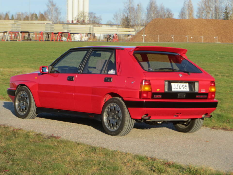 Image 15/85 of Lancia Delta HF Integrale 16V (1990)