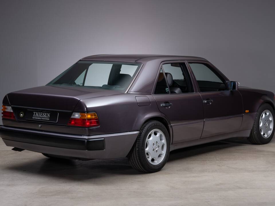 Bild 10/38 von Mercedes-Benz 500 E (1992)