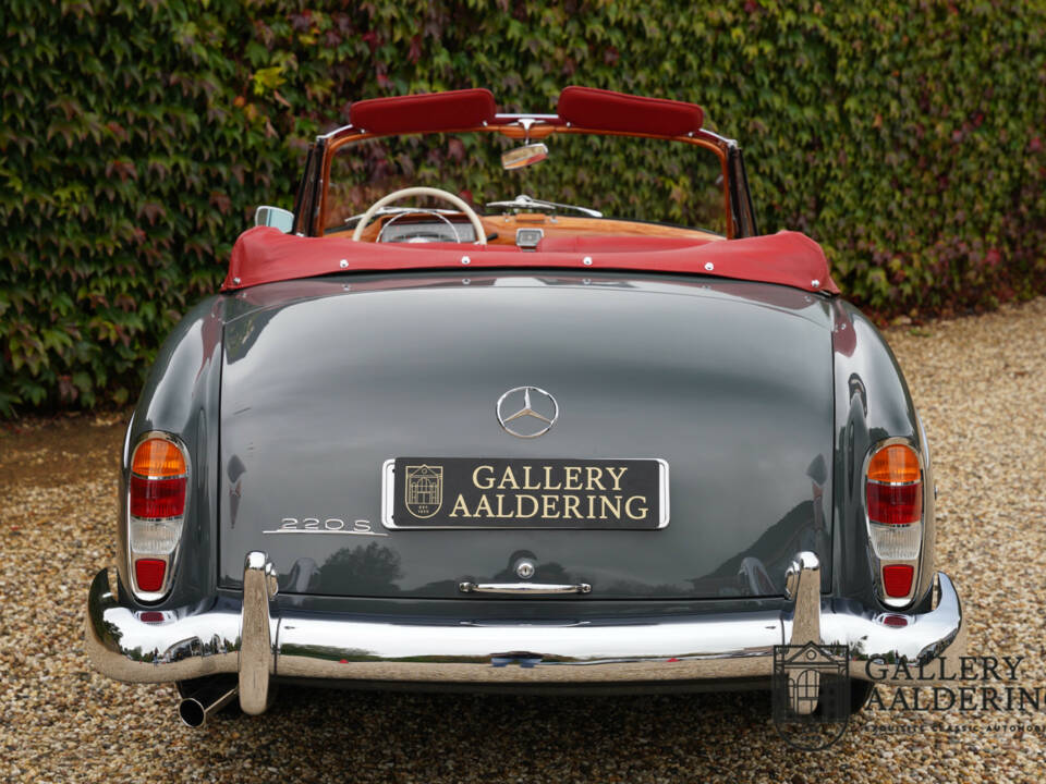 Afbeelding 6/50 van Mercedes-Benz 220 SE Cabriolet (1960)