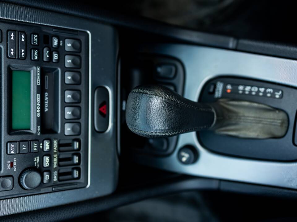 Image 40/48 of Volvo C70 2.0 T (2001)