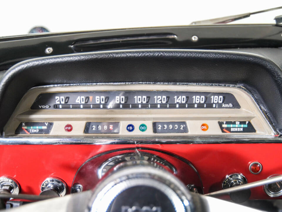 Image 15/50 of Volvo 1800 S (1965)