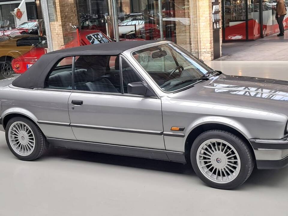 Image 5/12 of BMW 320i (1990)