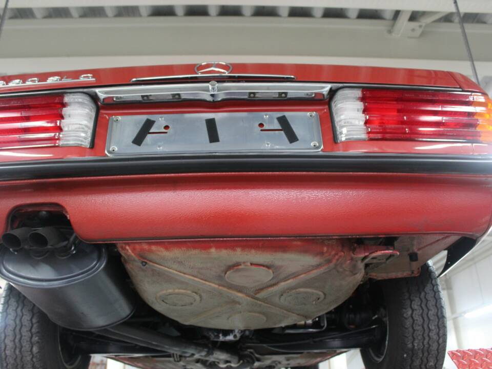 Image 13/50 of Mercedes-Benz 280 SLC (1975)