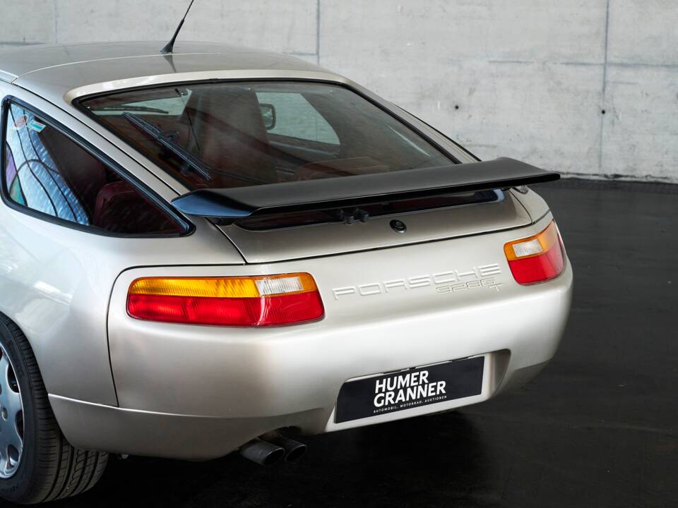 Image 24/50 of Porsche 928 GT (1989)