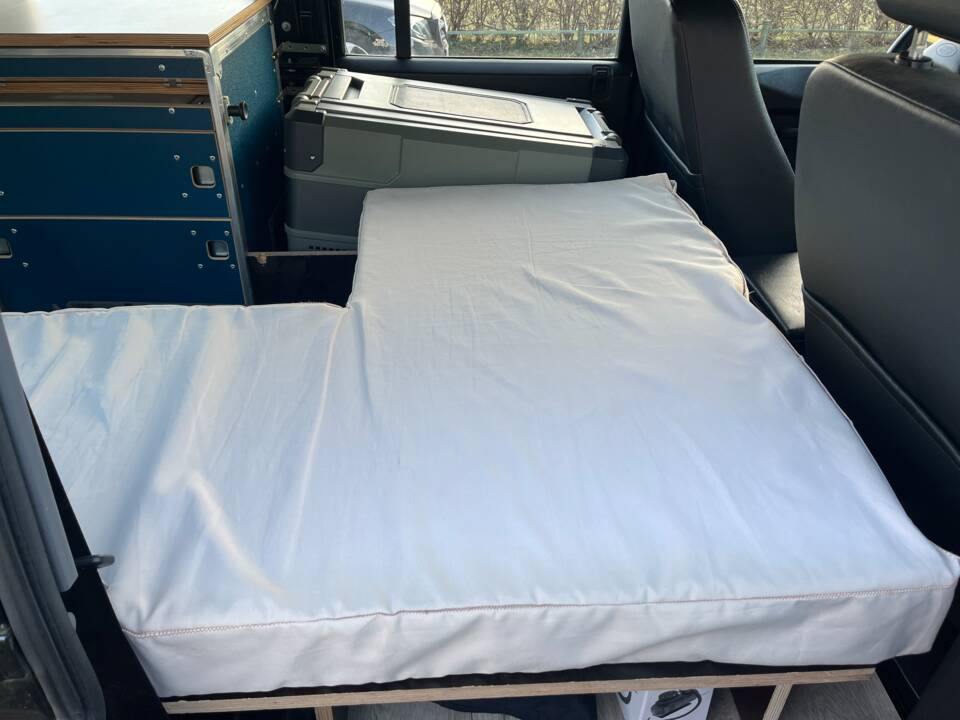 Image 90/93 of Land Rover Defender 110 (2014)