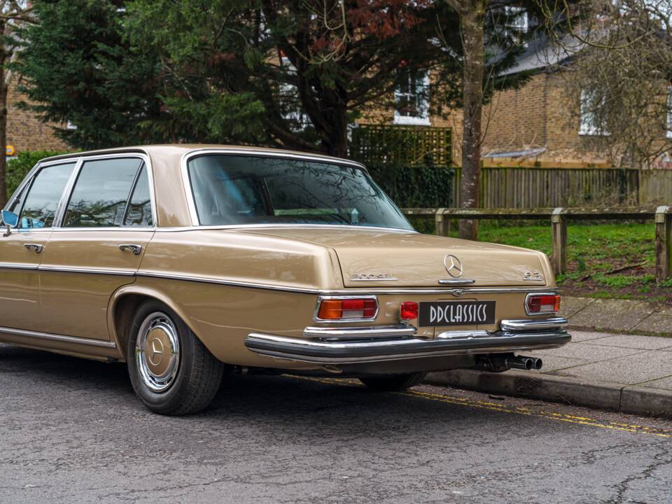 Image 12/34 of Mercedes-Benz 300 SEL 6.3 (1969)
