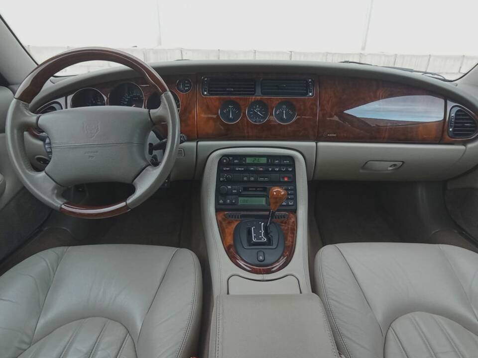 Bild 2/8 von Jaguar XK8 4.0 (2000)