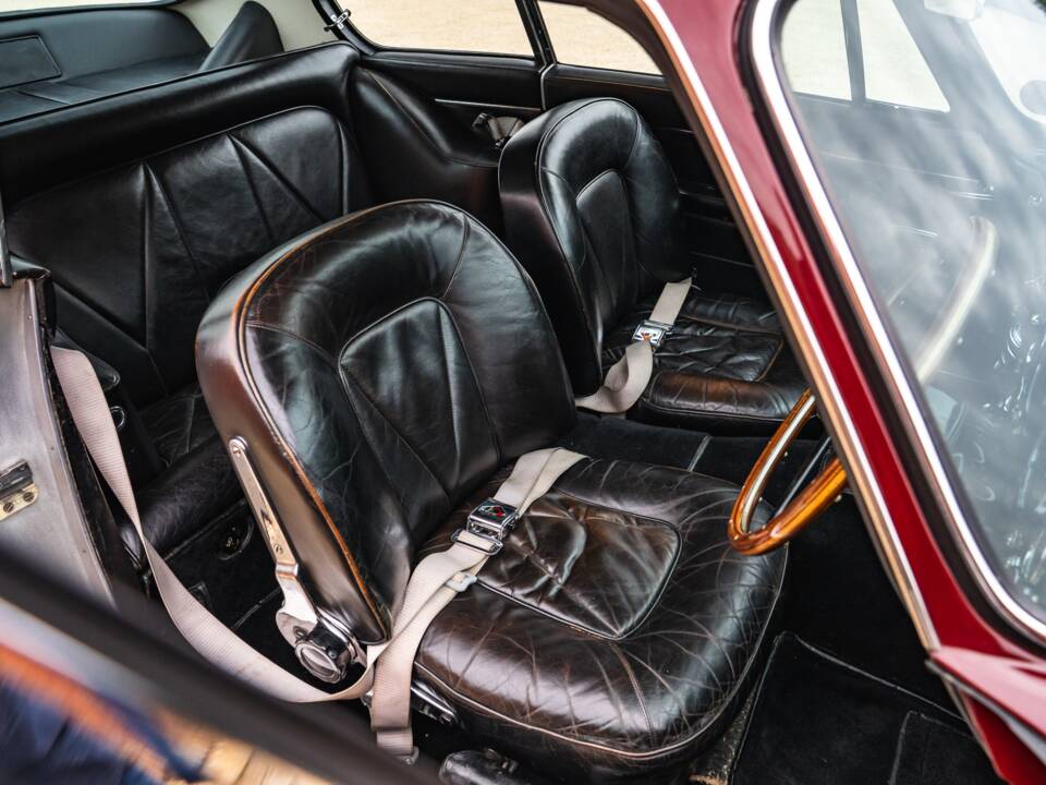 Bild 30/39 von Aston Martin DB 6 (1967)