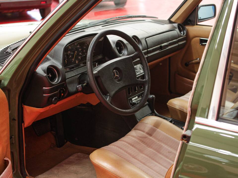 Bild 16/54 von Mercedes-Benz 250 T (1979)