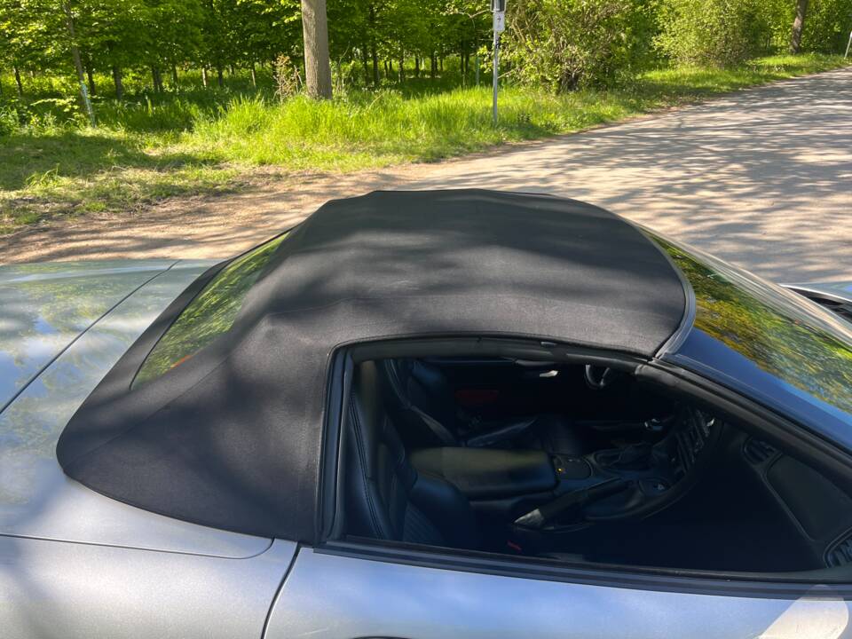 Image 18/50 of Chevrolet Corvette (2001)