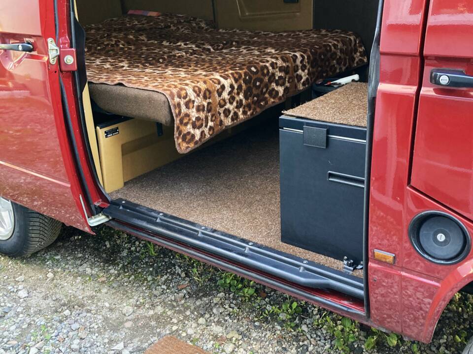 Image 29/45 of Volkswagen T3 Multivan 2.1 (1987)