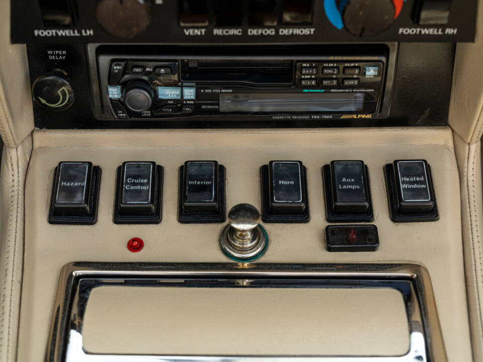 Immagine 24/32 di Aston Martin V8 Vantage Volante (1988)
