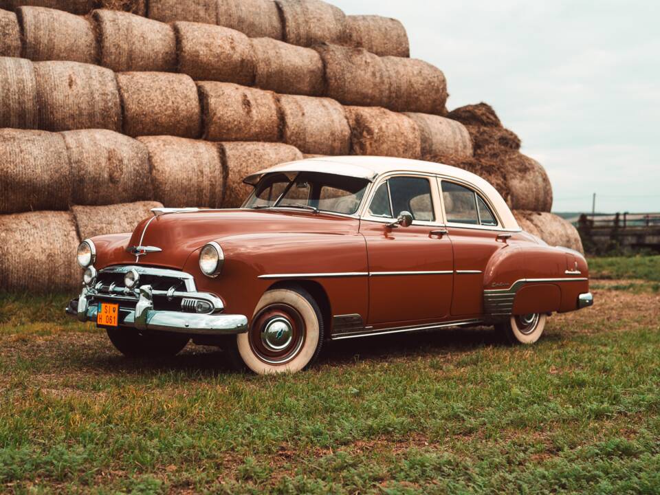 Image 1/28 of Chevrolet Deluxe Styleline (1952)