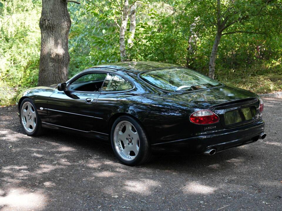 Image 3/50 of Jaguar XKR (1998)