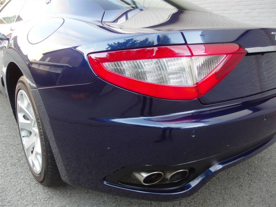 Image 35/99 of Maserati GranTurismo 4.2 (2008)