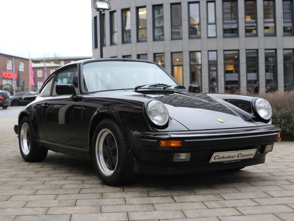 Image 3/43 of Porsche 911 Carrera 3.2 (1985)