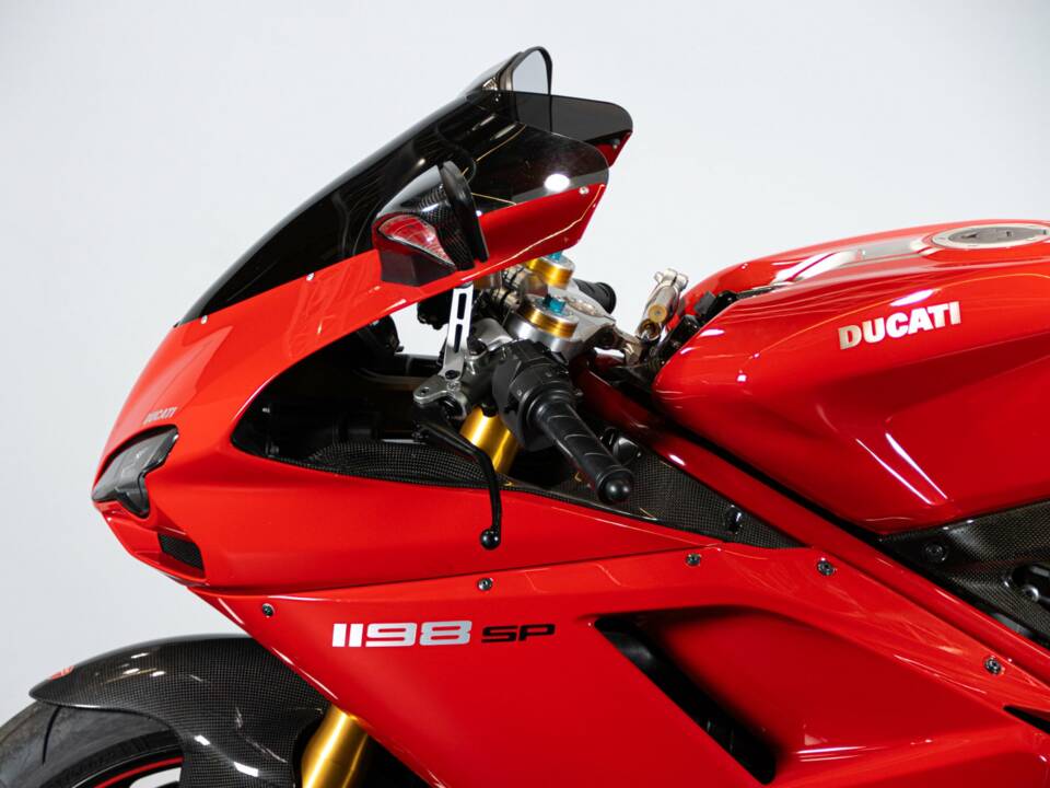 Immagine 25/50 di Ducati DUMMY (2011)