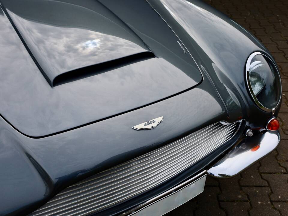 Immagine 16/24 di Aston Martin DB 6 Volante (1967)