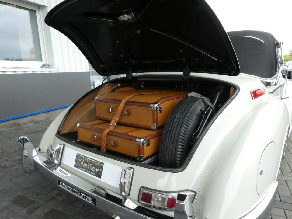 Immagine 21/33 di Mercedes-Benz 300 Sc Cabriolet A (1957)