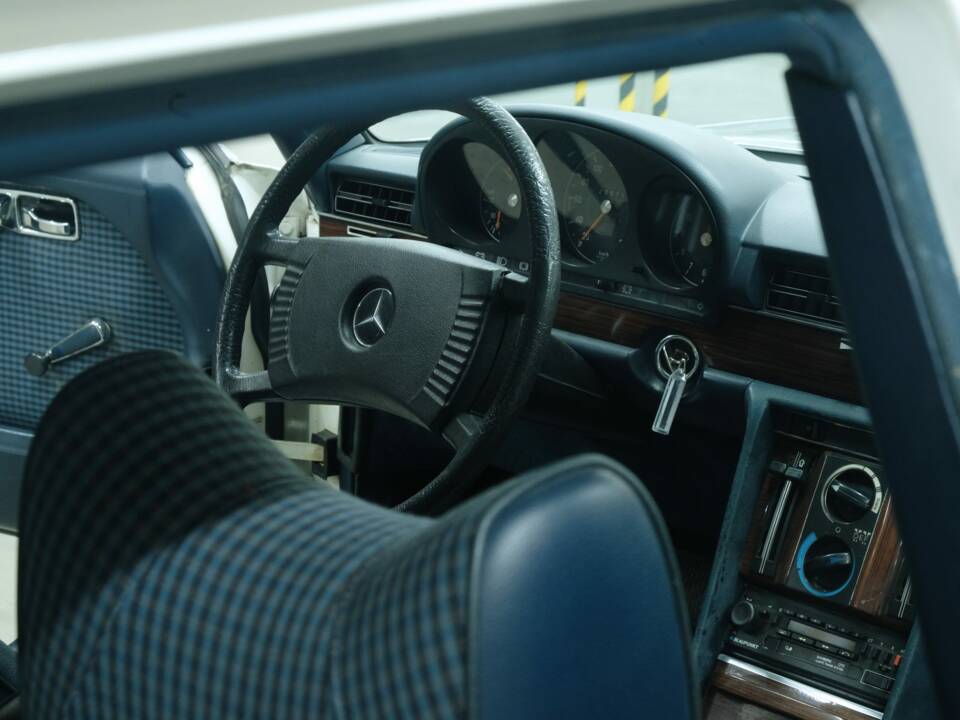 Image 37/50 de Mercedes-Benz 280 SEL (1978)