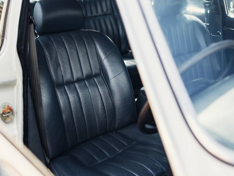 Imagen 23/50 de Jaguar XJ 6 4.2 (1982)