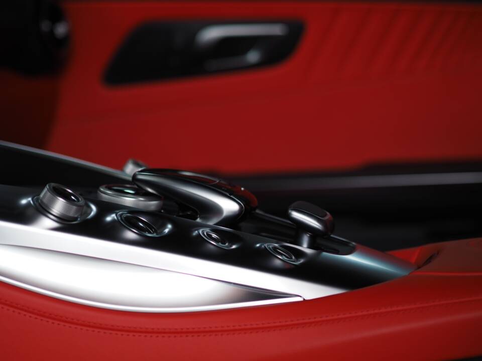 Image 34/49 of Mercedes-AMG GT-S (2015)