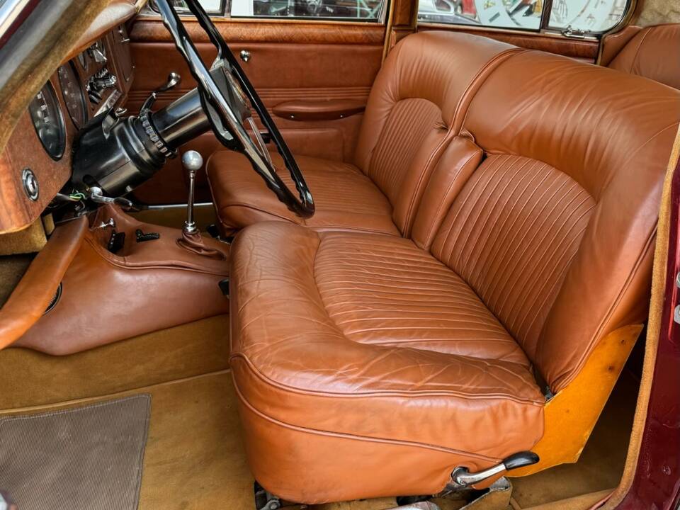 Image 13/25 de Jaguar S-Type 3.8 (1965)