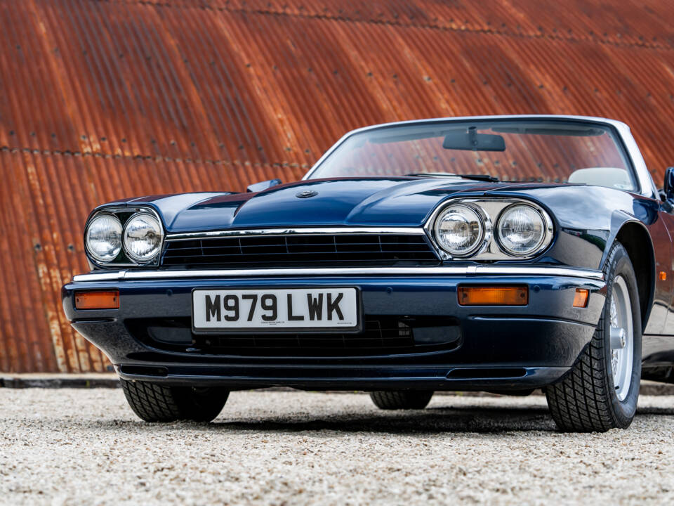 Image 18/38 of Jaguar XJS 4.0 (1995)