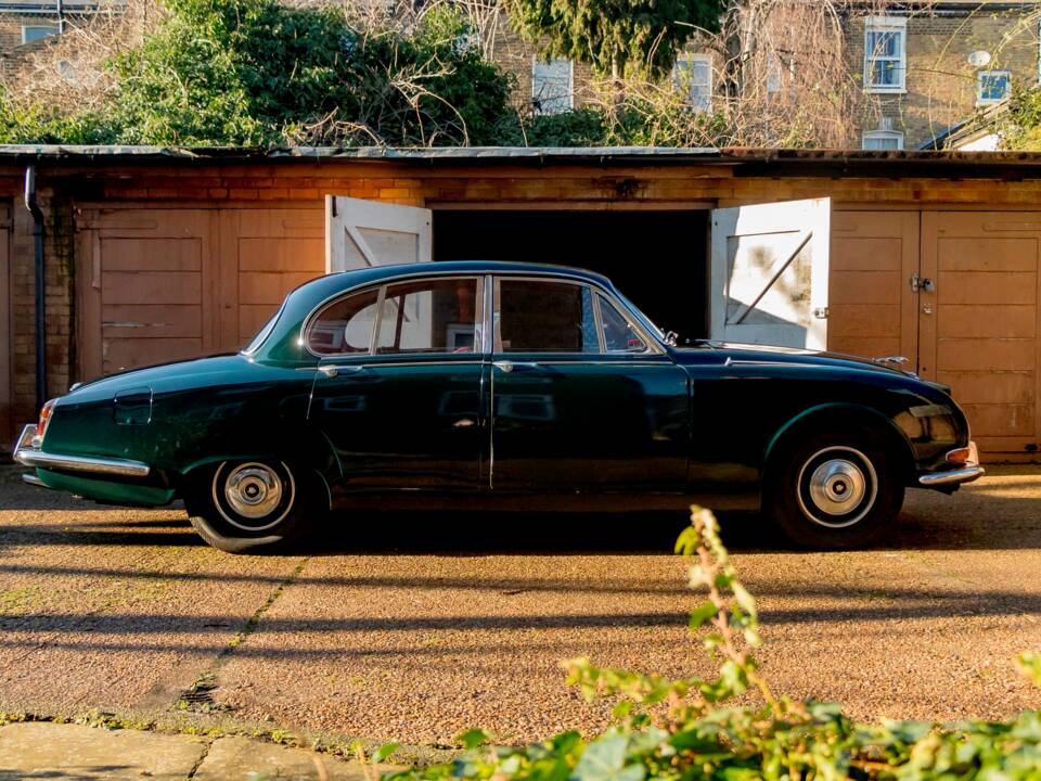 Image 2/33 of Jaguar Type S 3.4 (1968)