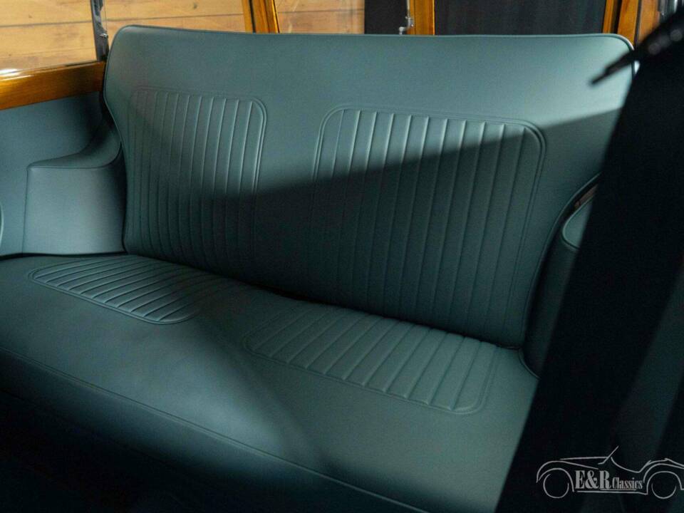 Image 13/19 de Morris Minor 1000 Traveller (1971)