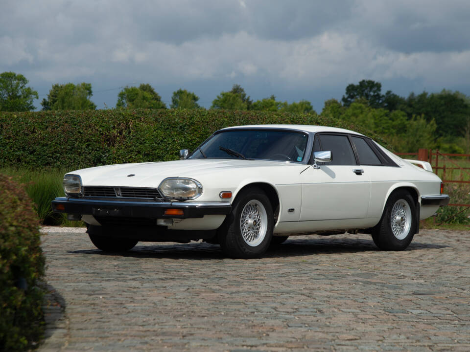 Image 29/39 of Jaguar XJS 5.3 V12 (1989)
