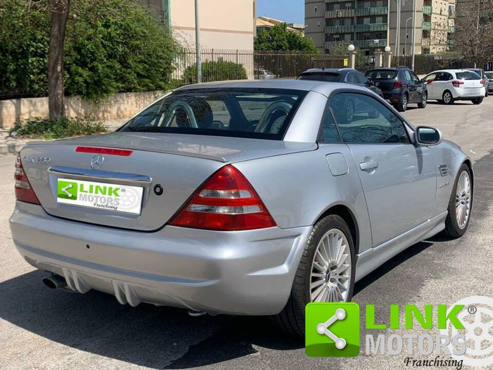 Immagine 6/10 di Mercedes-Benz SLK 230 Kompressor (1997)