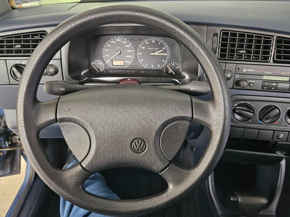 Bild 31/60 von Volkswagen Golf III 1.8 (1993)