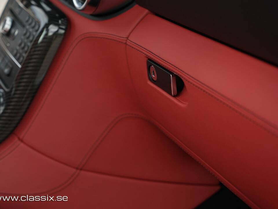 Image 15/26 de Mercedes-Benz SLS AMG (2011)