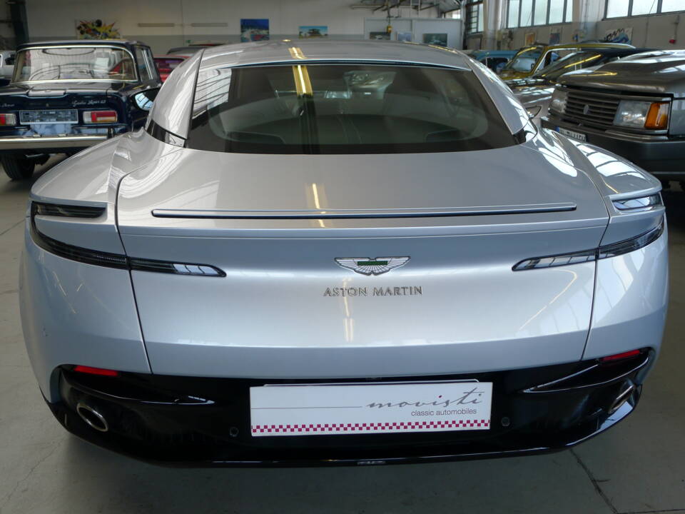 Image 24/37 of Aston Martin DB 11 V12 (2020)