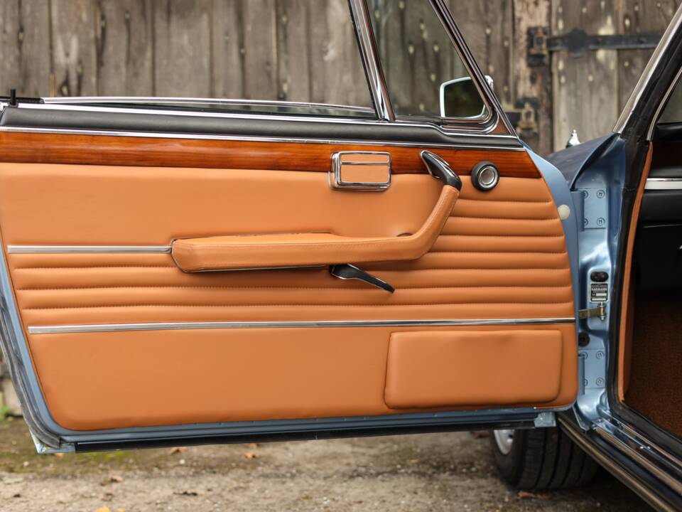 Image 15/73 of BMW 3.0 CSi (1973)