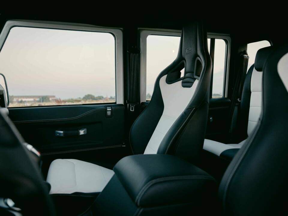 Bild 17/42 von Land Rover Defender Works V8 Trophy (2012)