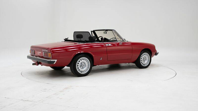 Image 2/15 of Alfa Romeo 2000 Spider Veloce (1981)