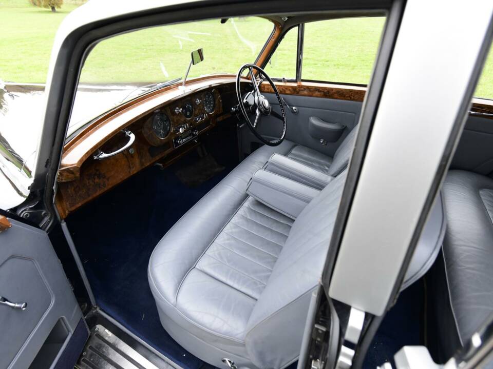 Image 46/50 of Rolls-Royce Silver Cloud I (1958)