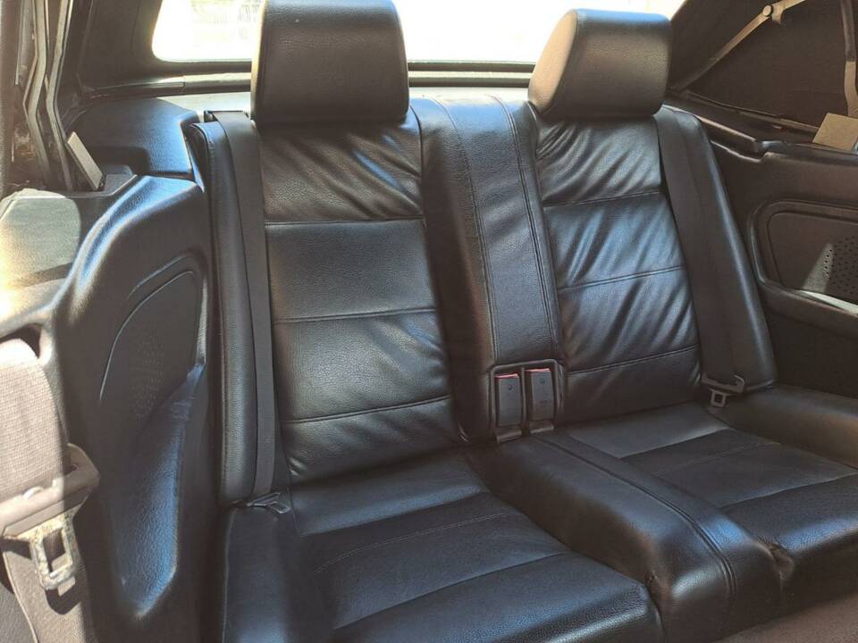 Immagine 29/50 di BMW 320i (1989)