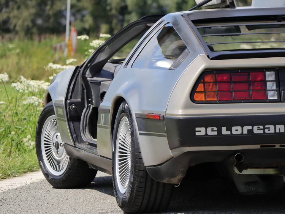 Image 41/49 of DeLorean DMC-12 (1981)