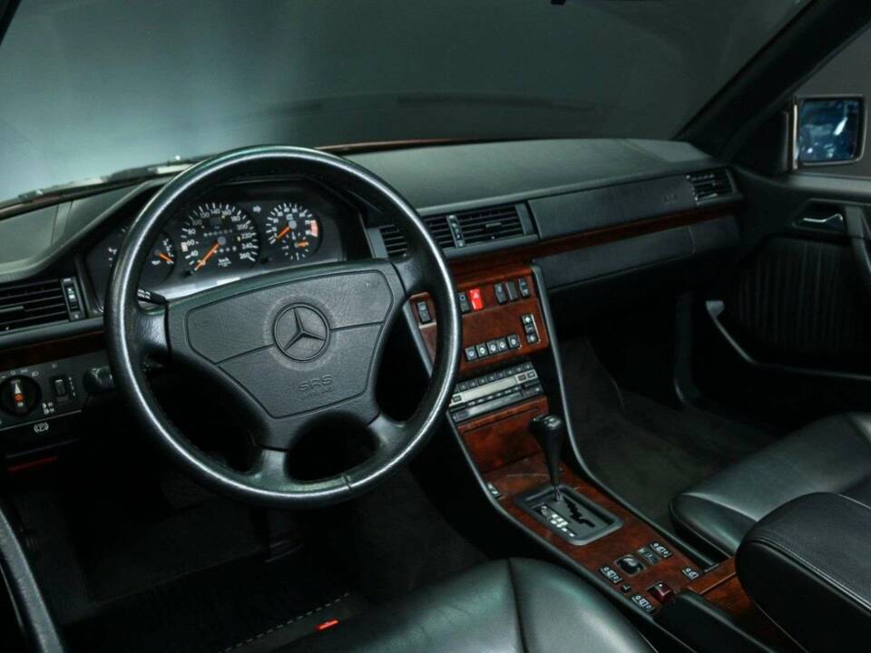 Bild 12/50 von Mercedes-Benz 300 CE-24 (1992)
