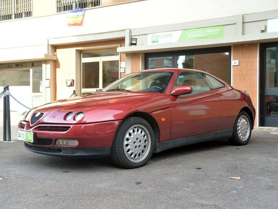 Imagen 2/10 de Alfa Romeo GTV 2.0 V6 Turbo (1996)