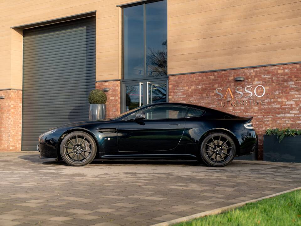 Bild 22/77 von Aston Martin V12 Vantage AMR (2018)
