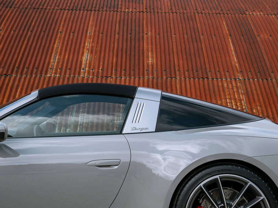 Imagen 26/33 de Porsche 911 Targa 4S (2021)