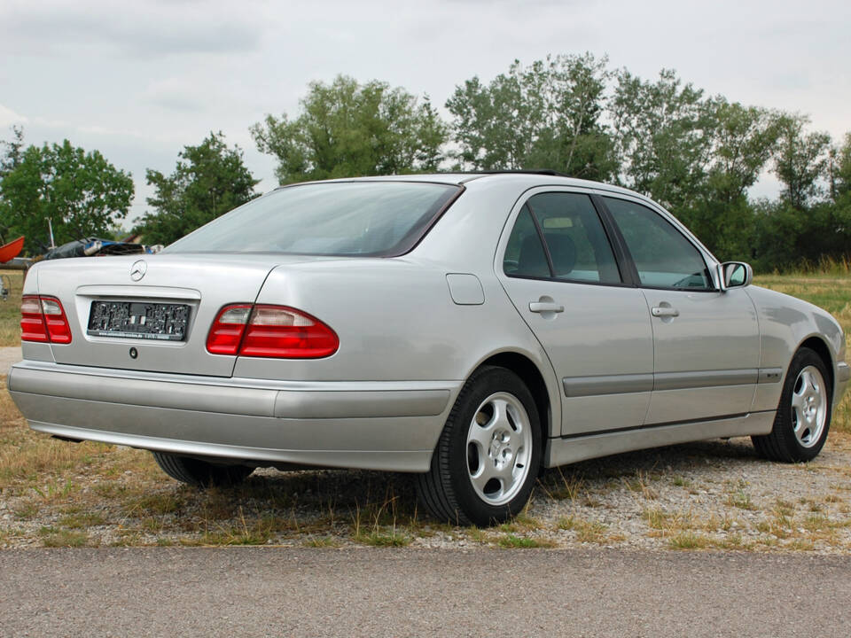Imagen 2/34 de Mercedes-Benz E 240 (1999)