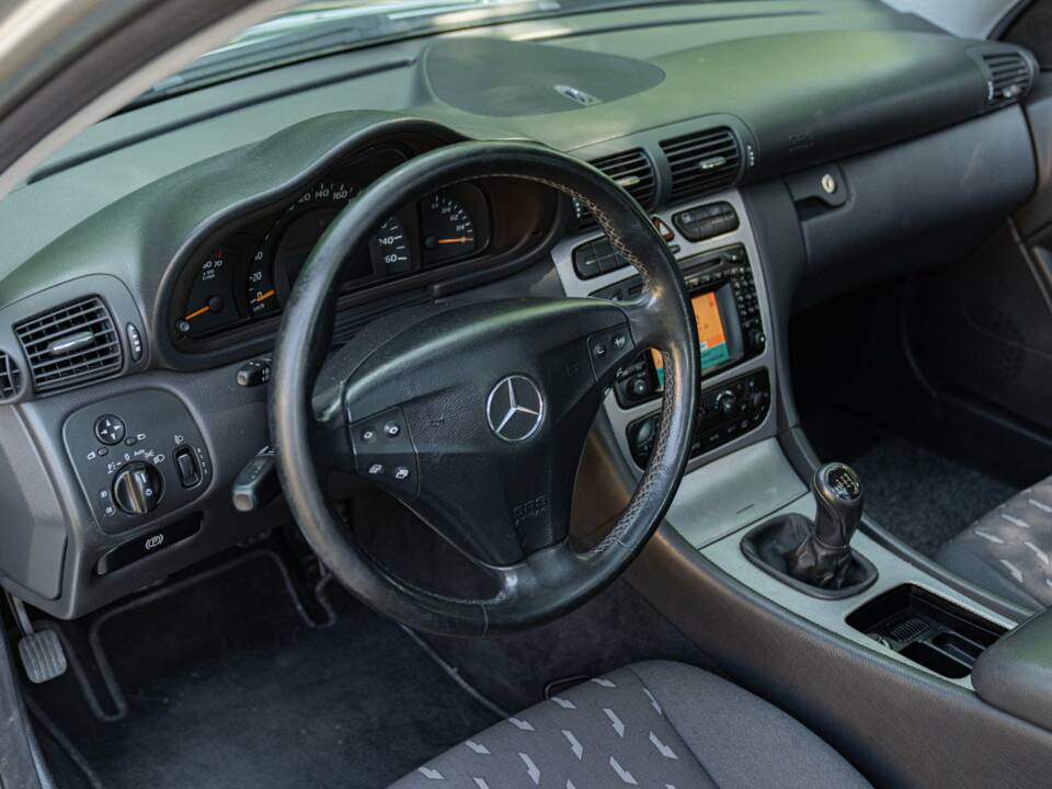 Image 42/50 of Mercedes-Benz C 320 Sportcoupé (2003)