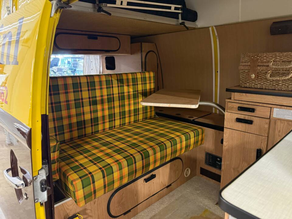 Image 16/19 of Volkswagen T2 Brasil Camper (1978)