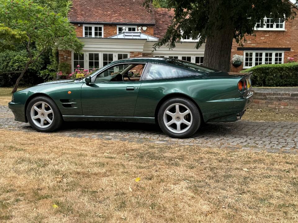 Image 12/30 of Aston Martin V8 Coupé (1996)